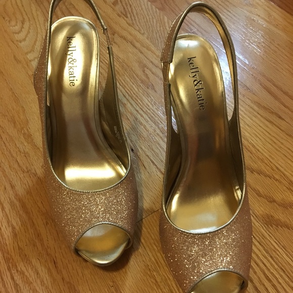 Gold Pumps - Picture 2 of 4